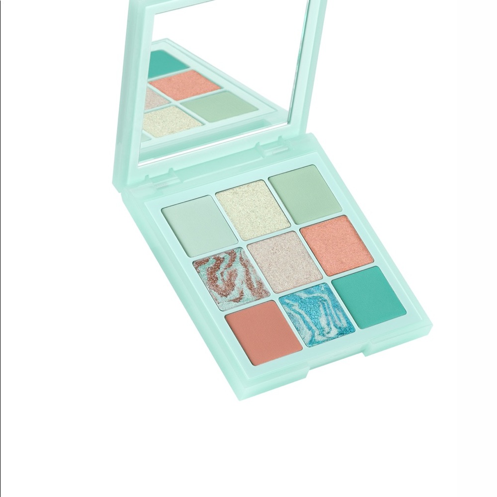 Huda beauty mint pastel pallet